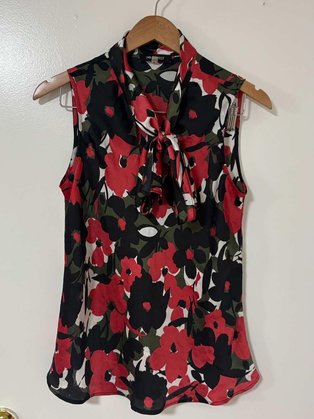 Nine West Red, Black & White Floral Tie-Neck Sleeveless Camisole